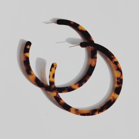 Resin Tatum Tortoise Hoop Earrings (Brown) - Picture 2 of 8